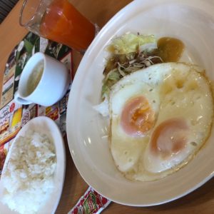 遅くまでライトアップ【東京ミッドタウン】の夜桜！