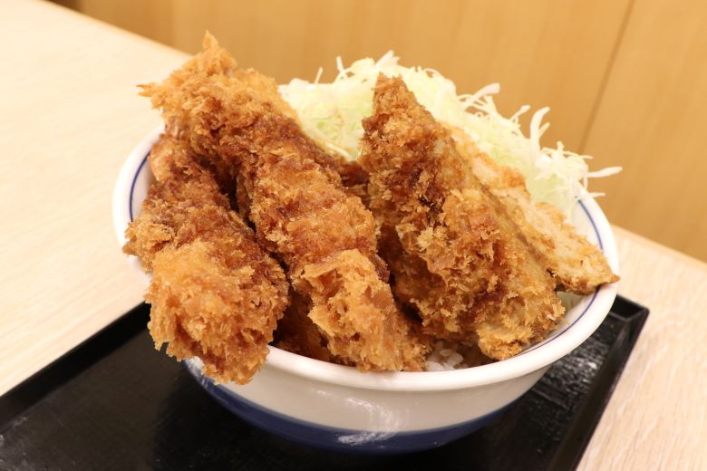 かつやでデカ盛り 全部乗せカツ丼 カロリー爆弾を食らう 食べ歩き 観光ブログ